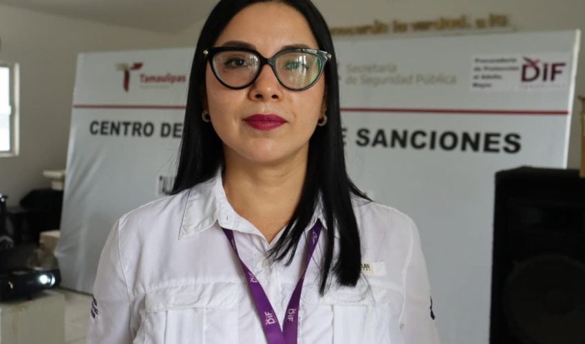 Dona DIF Tamaulipas silla de ruedas a adulta mayor con discapacidad en el CEDES Victoria